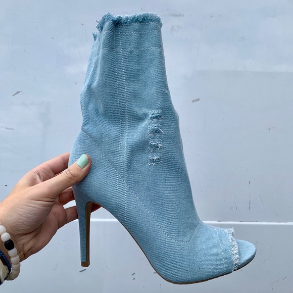 Lt Denim Frayed Ankle heel - Picture 4 of 8